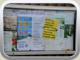 Schaukasten am Clubheim, man beachte den gelben Zettel.