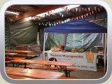 Stand des Tierheims Wannigsmühle, dort wo sonst die Segelfluganhänger stehen.