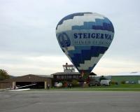 Ballon abfahrbereit vor dem Clubheim